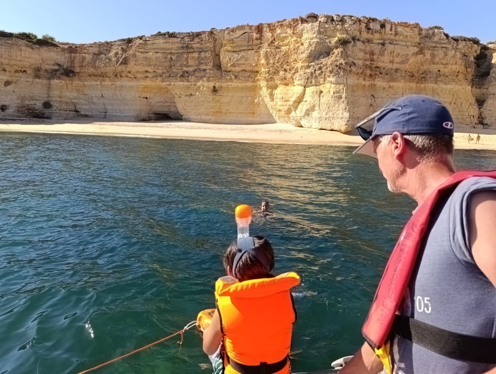 Goditi 3 ore e 30 di sole su un motoscafo a Portimão