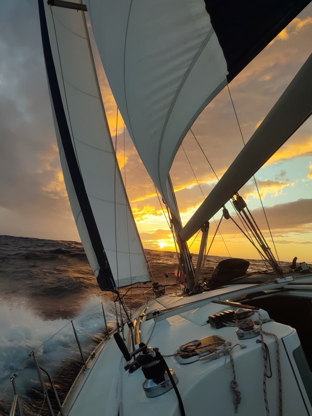 Explorez Sal et profitez d'une journée complète de navigation à voile.