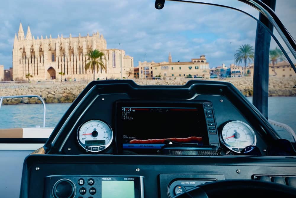 Crociera privata al tramonto nella baia di Palma