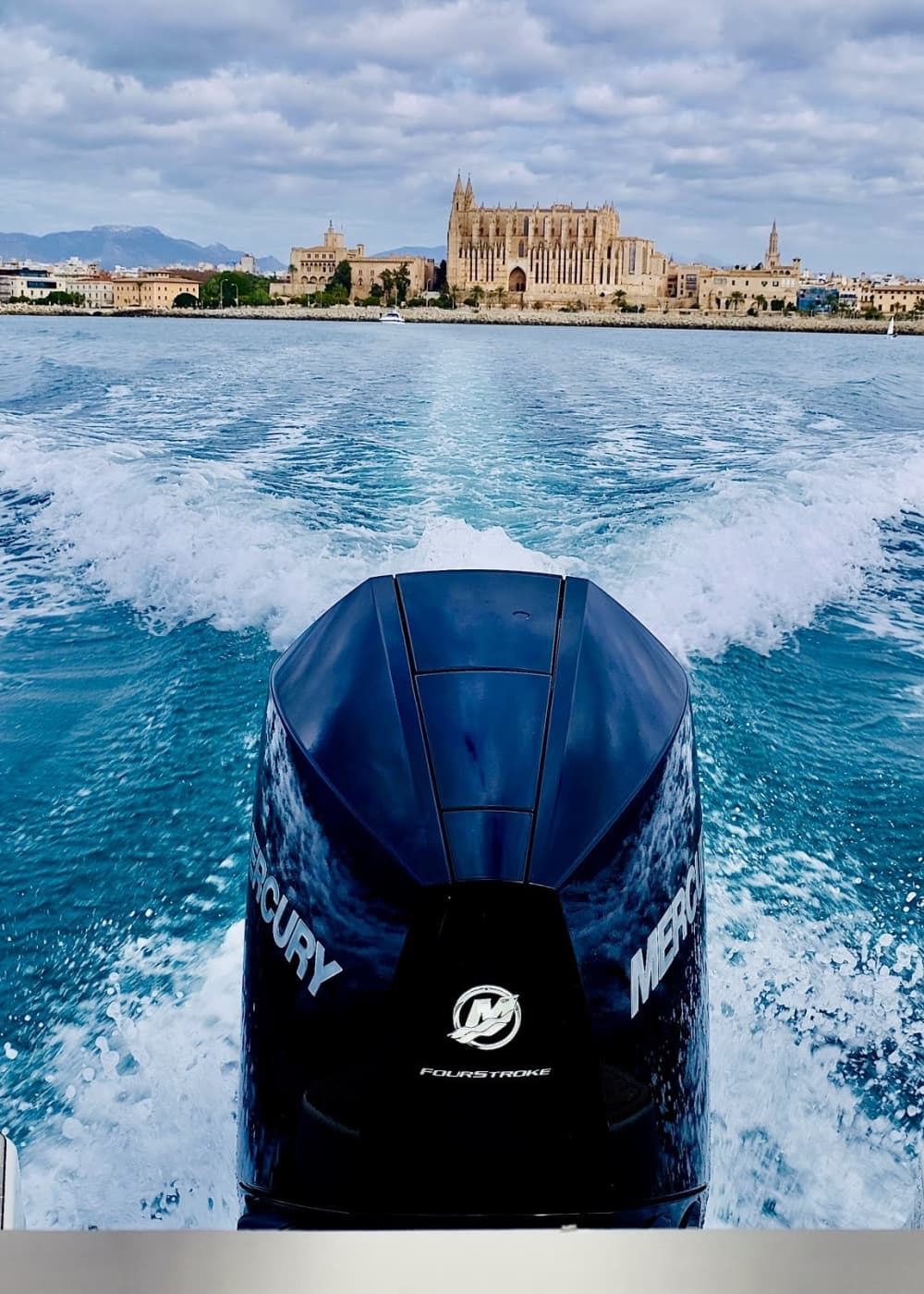 Crociera privata al tramonto nella baia di Palma