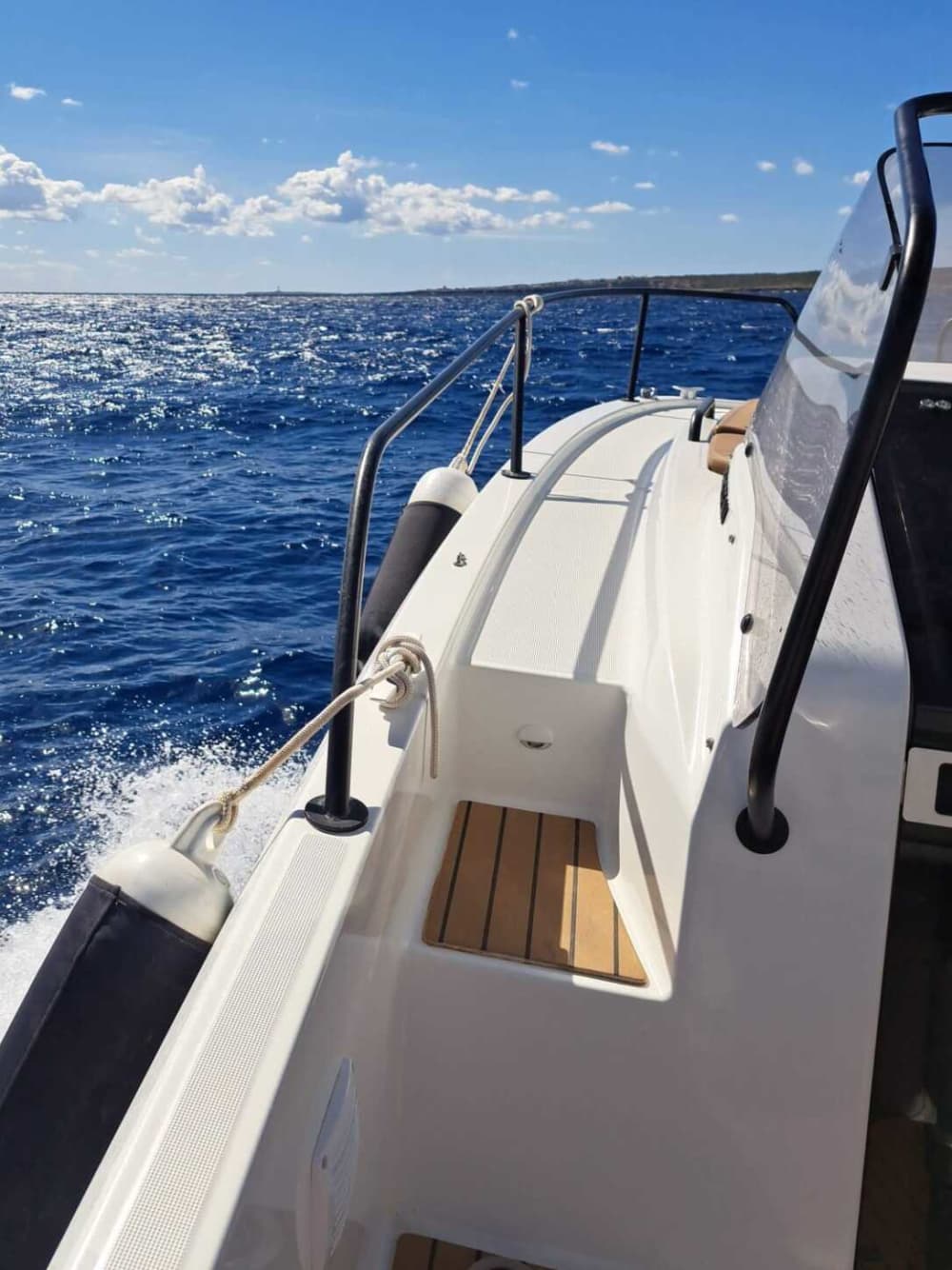 4 horas de sol, baño y rincones secretos a lo largo de la costa de Menorca.