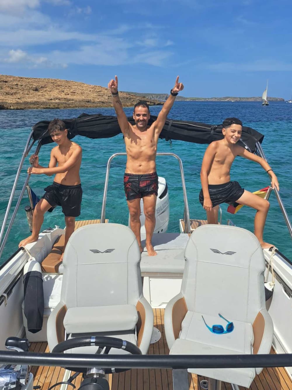 4 horas de sol, baño y rincones secretos a lo largo de la costa de Menorca.