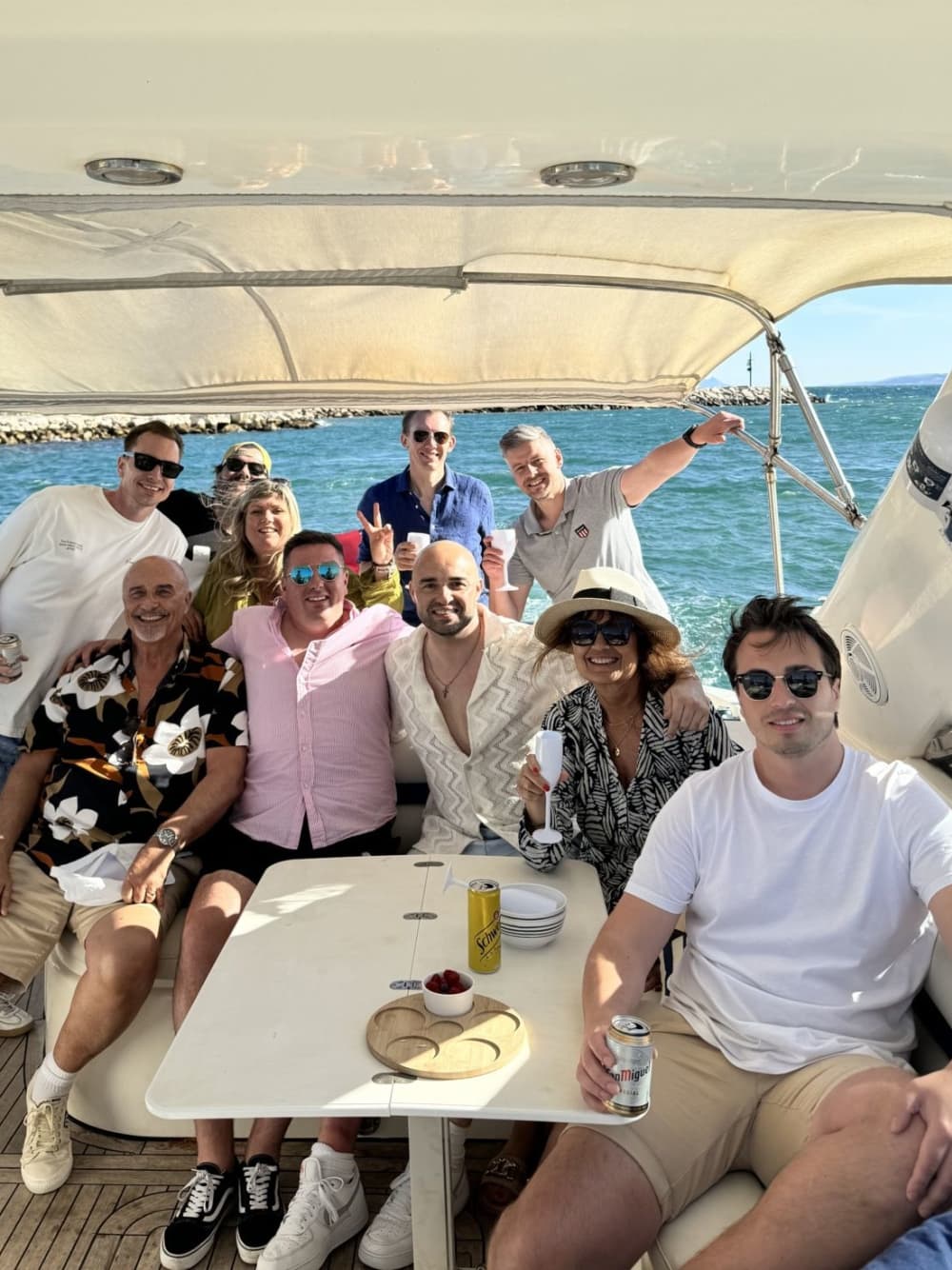 Felicidad costera: excursión de 5 horas de navegación, natación y remo