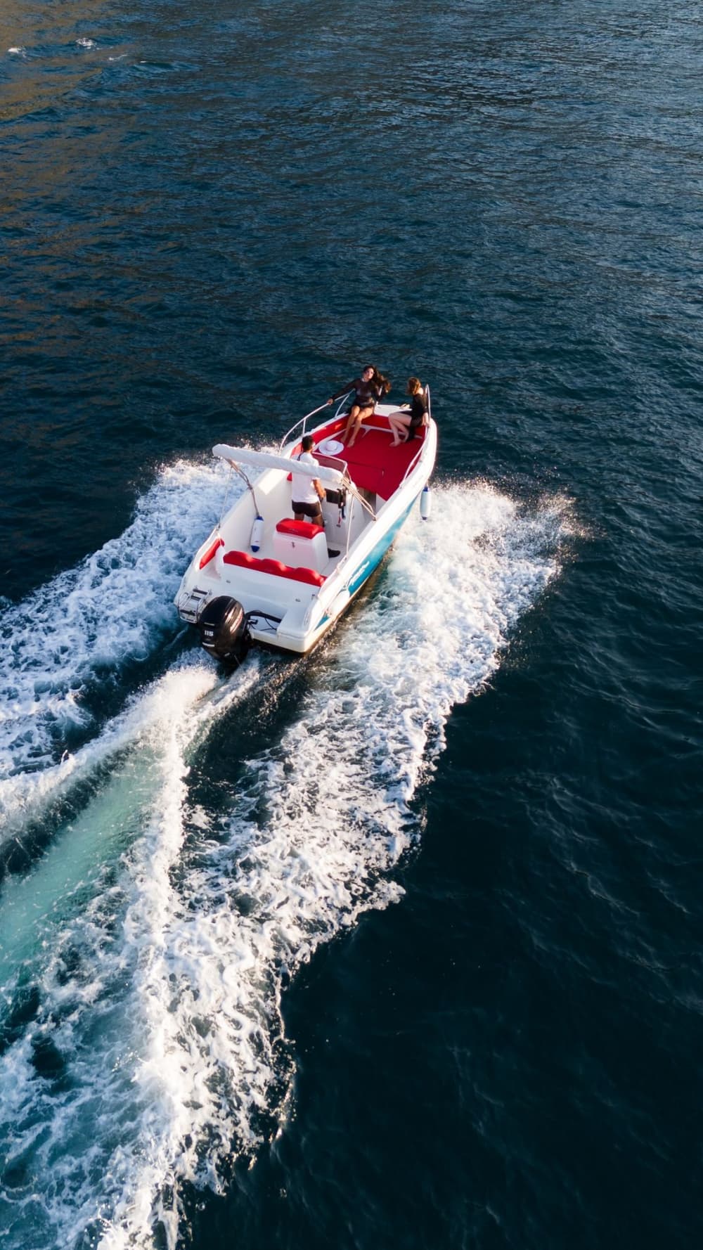 Wybrzeże Amalfi: ekskluzywny 7-godzinny rejs na pokładzie Cayman 585