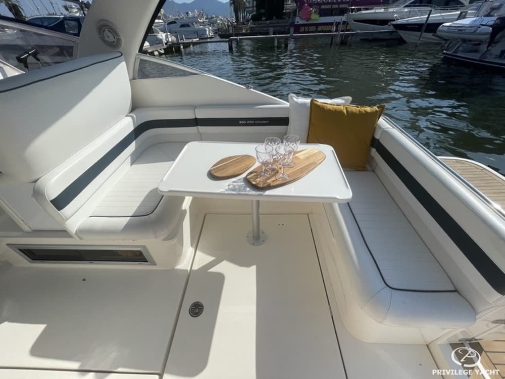 Εξερευνήστε το Mandelieu-La Napoule σε μισή μέρα: Νοικιάστε ένα μηχανοκίνητο σκάφος για 2:30