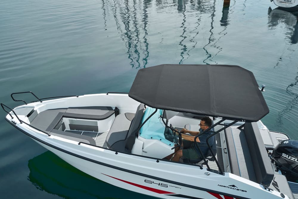 Njut av 9 timmar på en motorbåt i Rab