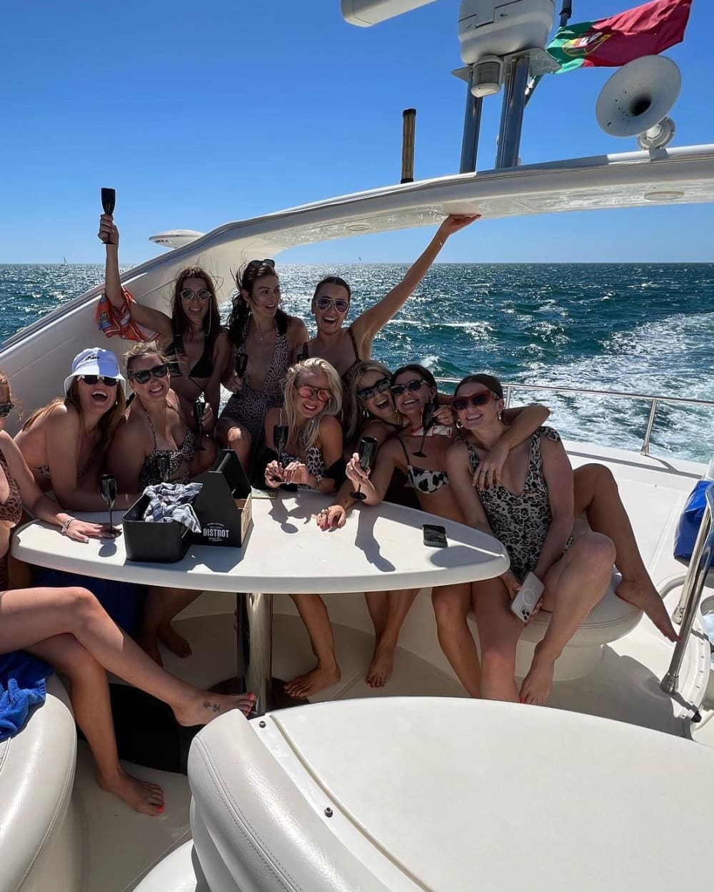 Luxury 4-hour yacht cruise: Jet ski (not included) and Portuguese Riviera
