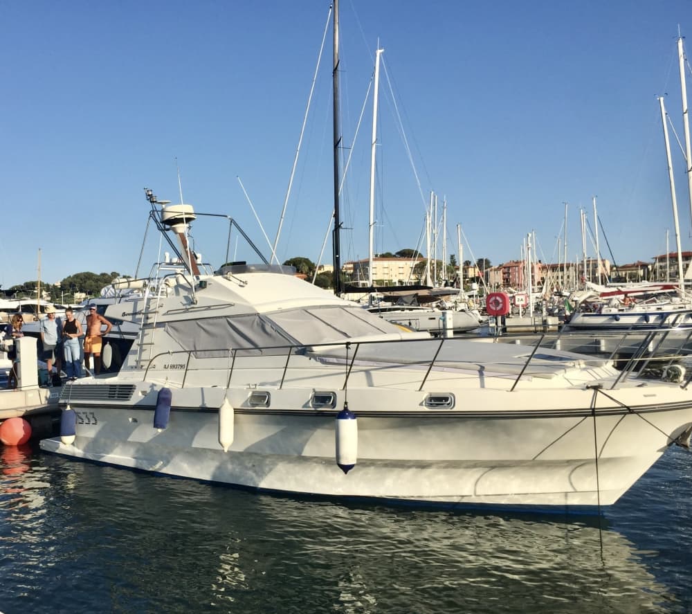 Χαλαρώστε σε μια εκδρομή με πλοίο 3 ωρών και 30 λεπτών στην Αντίμπ