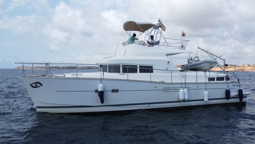 Tramonto, mare e sushi: un'esperienza culinaria galleggiante a Torrevieja.