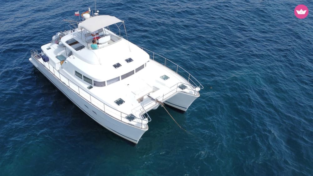 Tramonto, mare e sushi: un'esperienza culinaria galleggiante a Torrevieja.