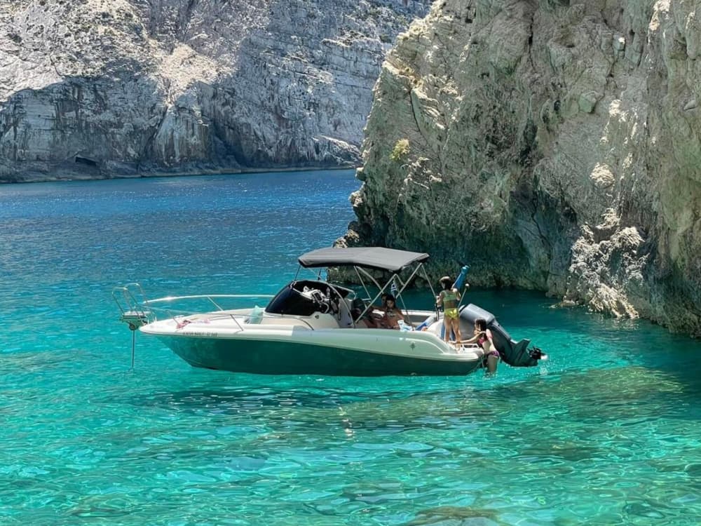 Rejs wzdłuż wybrzeża do Błękitnych Jaskiń i plaży Navagio