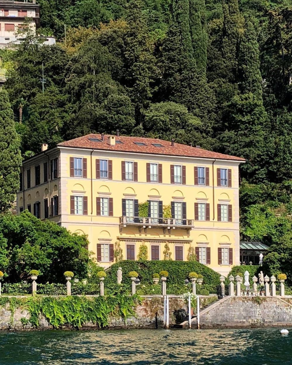 Lake Como 4 Hours Tour: Celebrities, Villas & Views
