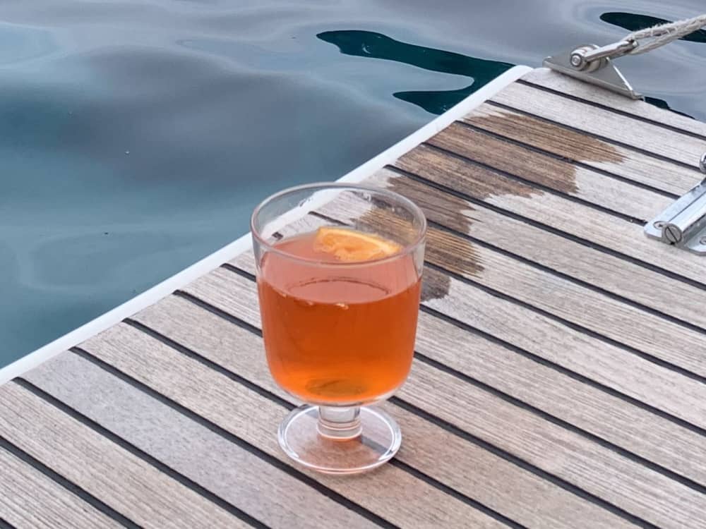 Navigazione al tramonto e degustazione di prodotti tipici