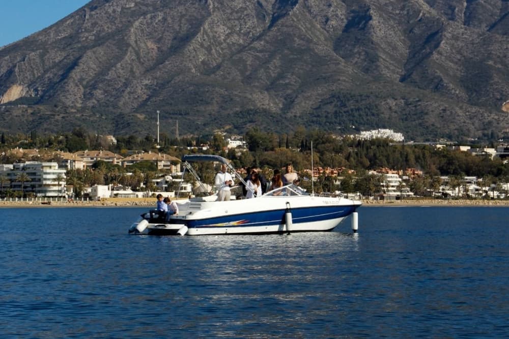 Navigation au départ de Puerto Banús – 3 heures de mer, de mouillage et de nature