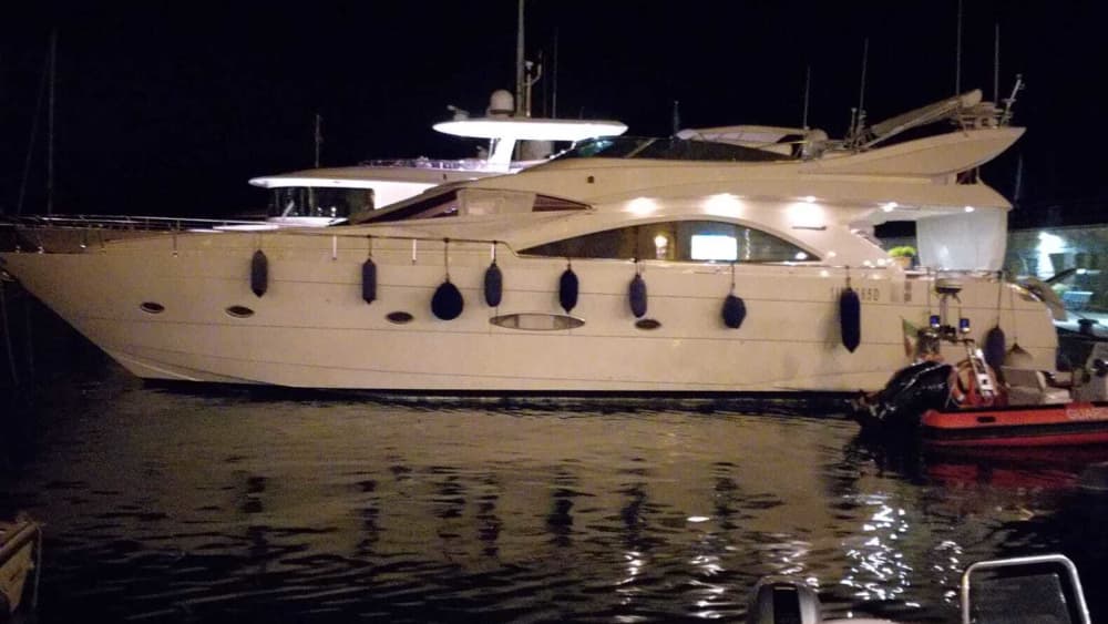 Entdecken Sie La Spezia in 9 Stunden: Ein erstklassiges Motoryacht-Erlebnis