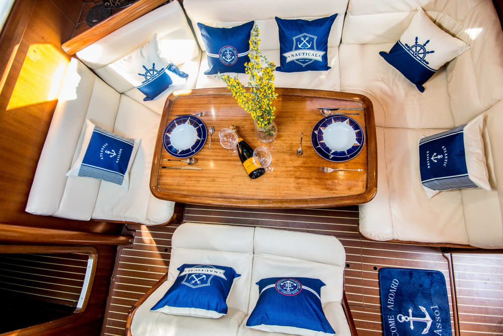 Scopri Atene con un'escursione in barca a vela di un'intera giornata.