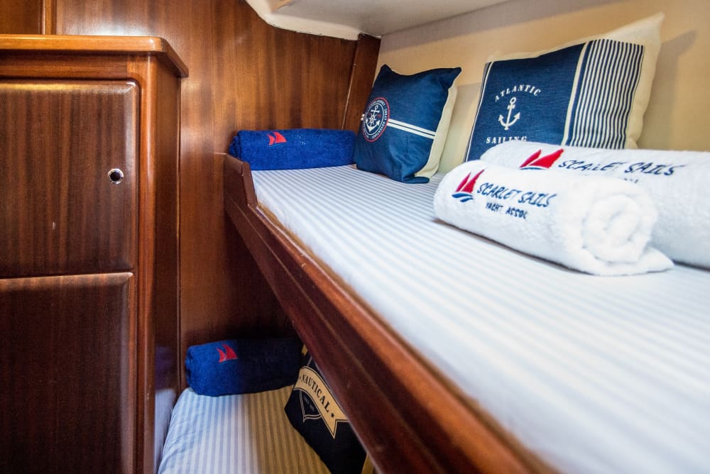 Scopri Atene con un'escursione in barca a vela di un'intera giornata.