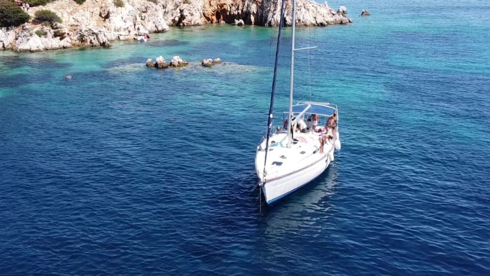 Scopri Atene con un'escursione in barca a vela di un'intera giornata.