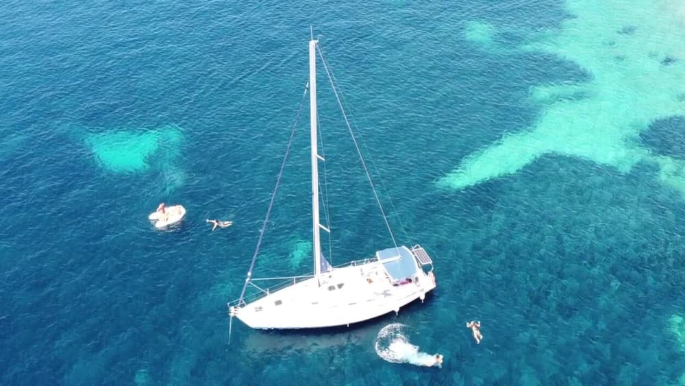 Scopri Atene con un'escursione in barca a vela di un'intera giornata.