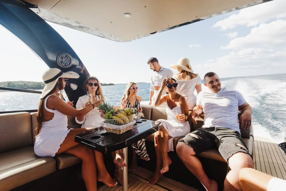 Goditi il sole con un'escursione in barca di 8 ore a Rovigno.