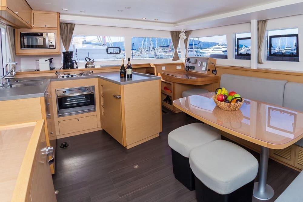 Recuerdos de la hora dorada: un crucero al atardecer y una sesión de fotos