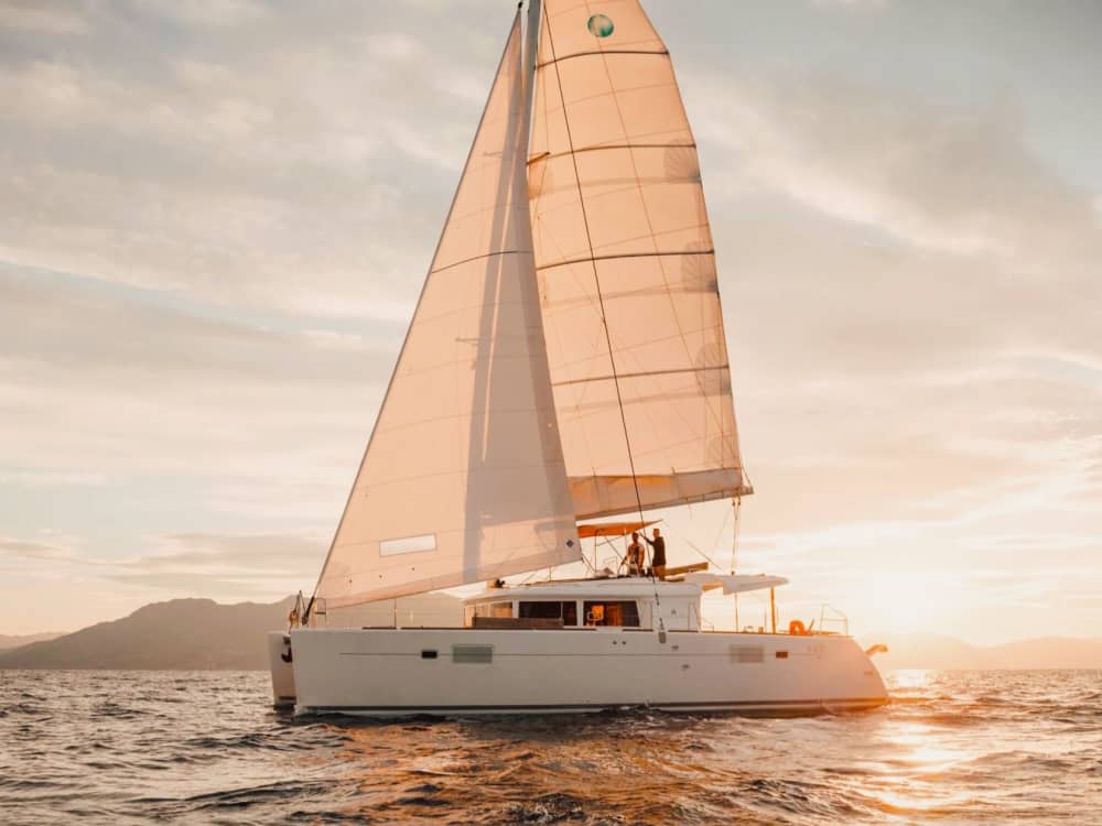 Recuerdos de la hora dorada: un crucero al atardecer y una sesión de fotos