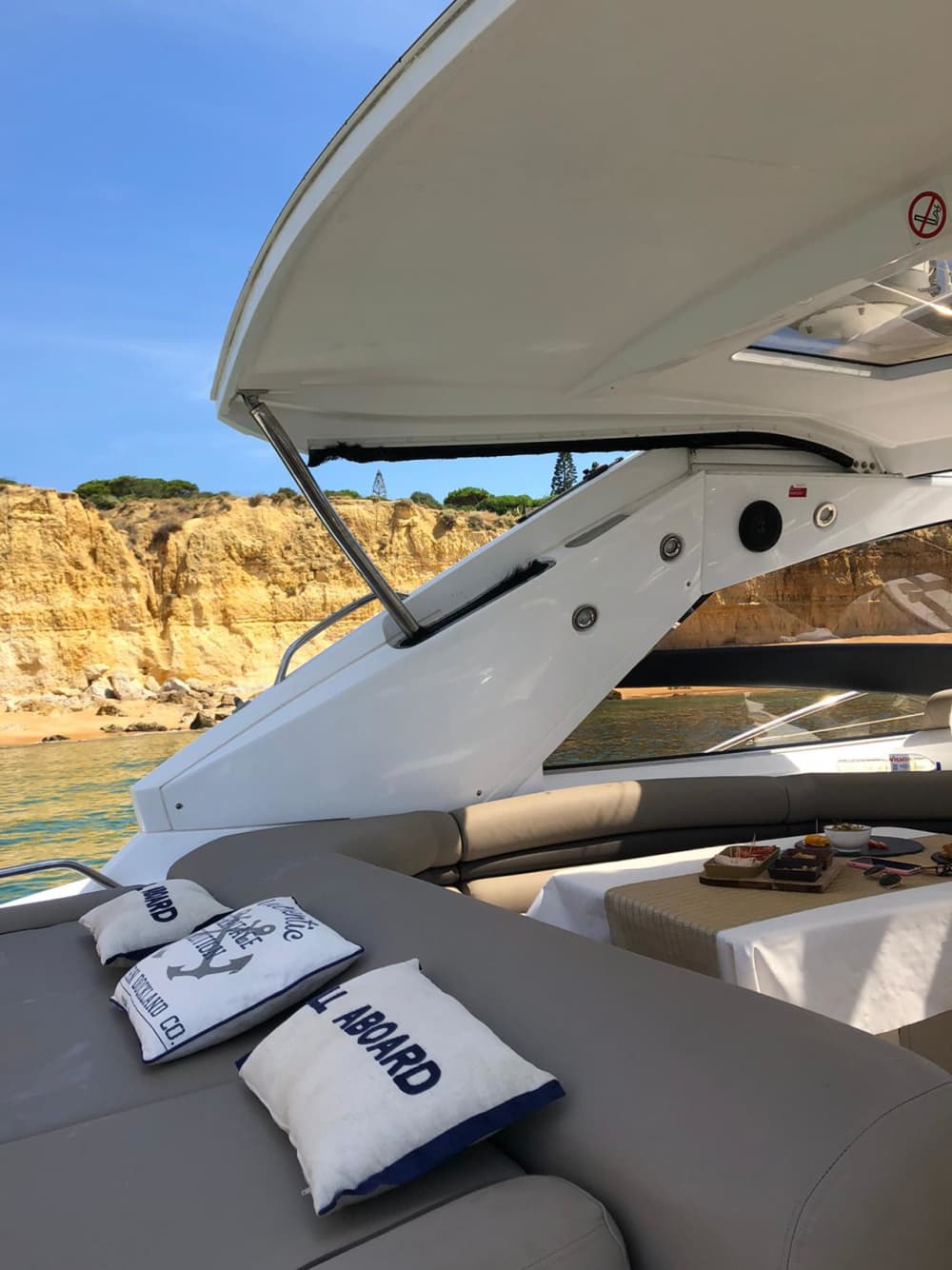 Croisière Premium de 7h à la Découverte des Grottes Cachées de l’Algarve