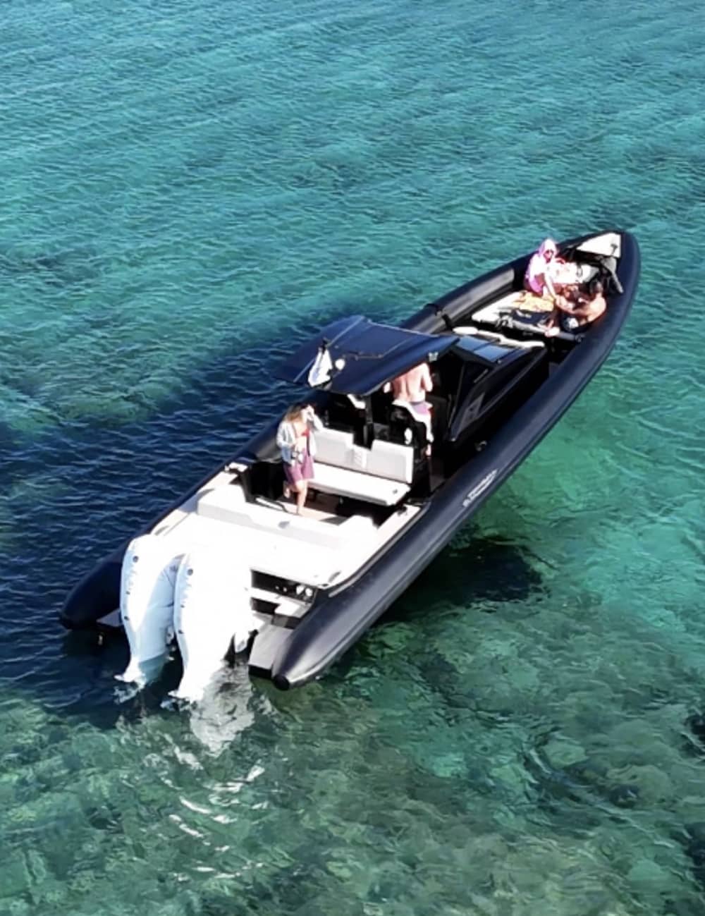 Vitt, blått och gudomligt: En heldag på en motorbåt