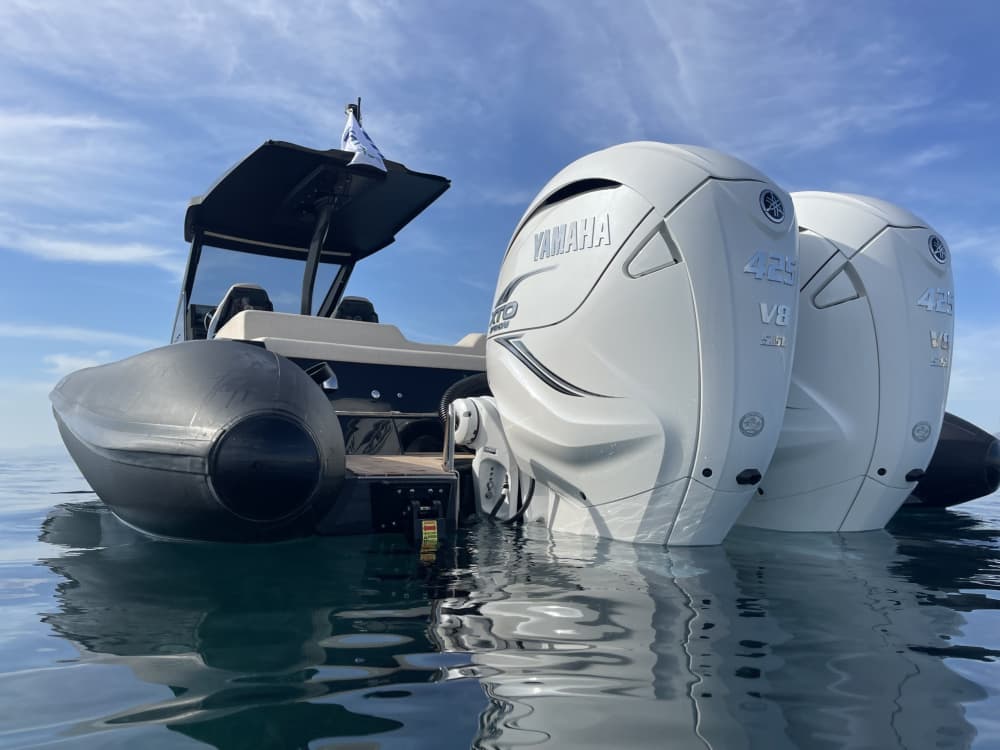 Vitt, blått och gudomligt: En heldag på en motorbåt