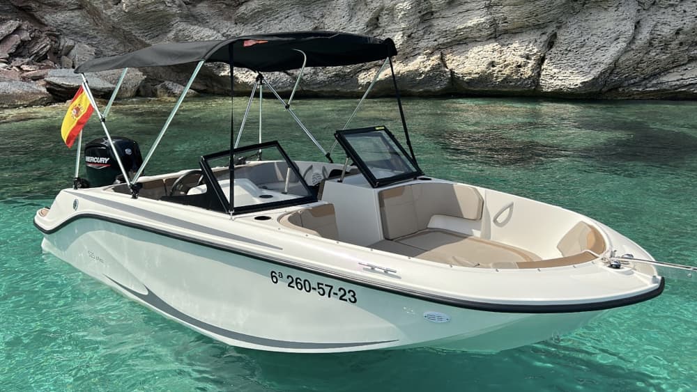 Entdecken Sie die Küste von Santa Ponsa: Ein kompletter Tagesausflug an Bord eines Motorboots