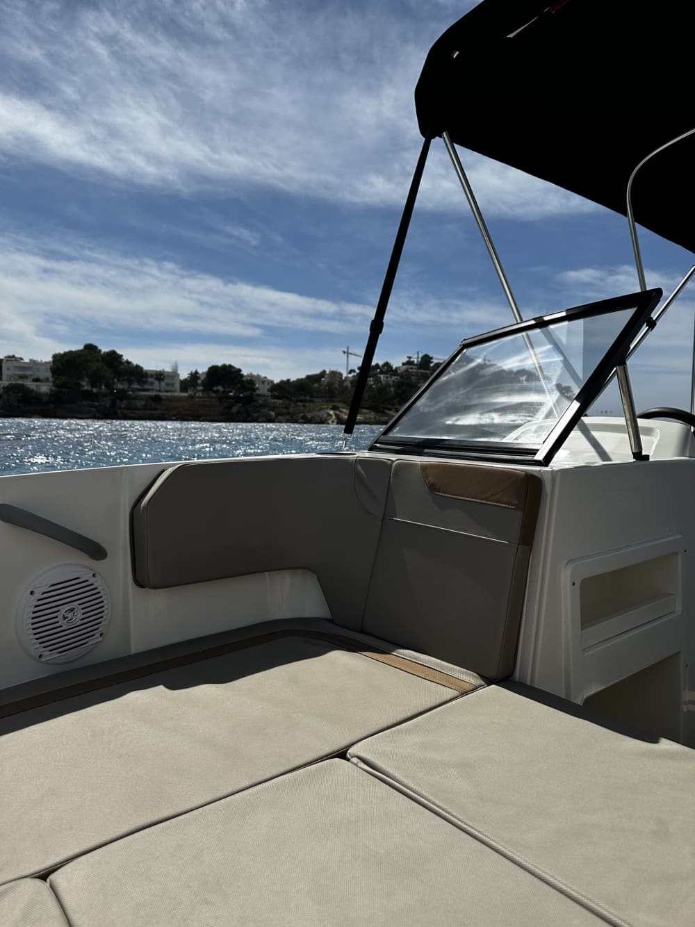 Entdecken Sie die Küste von Santa Ponsa: Ein kompletter Tagesausflug an Bord eines Motorboots