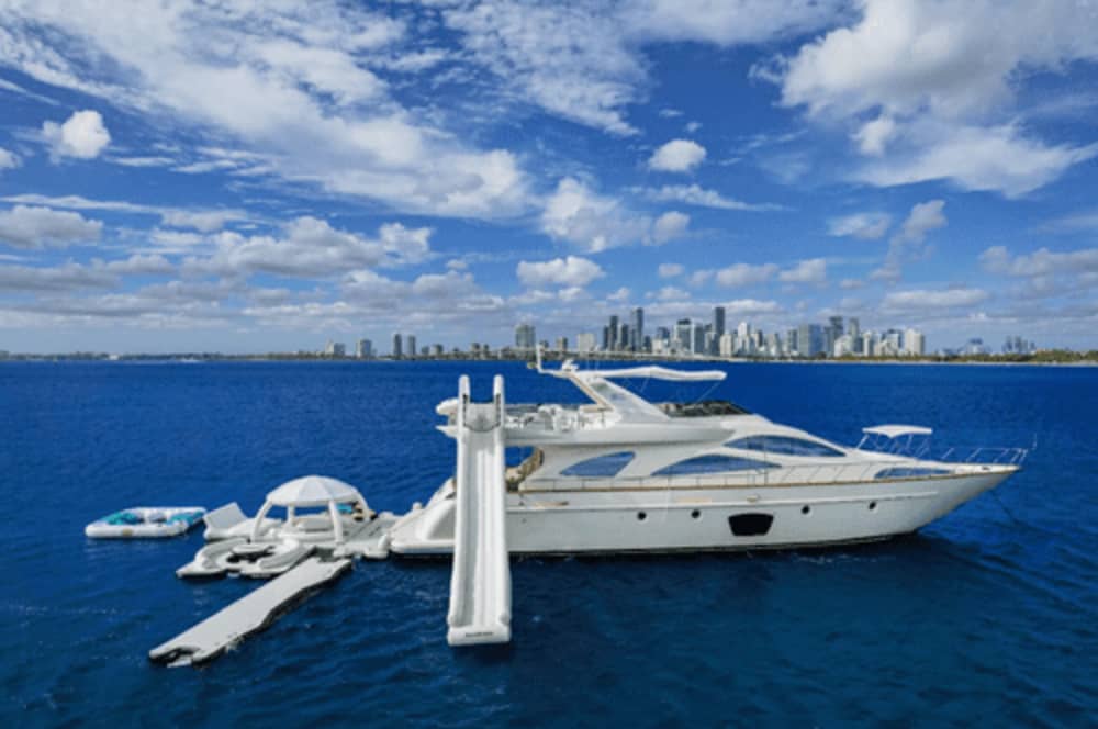 Luxe 80ft Azimut superjacht charteren in Cancun – Flybridge jacht