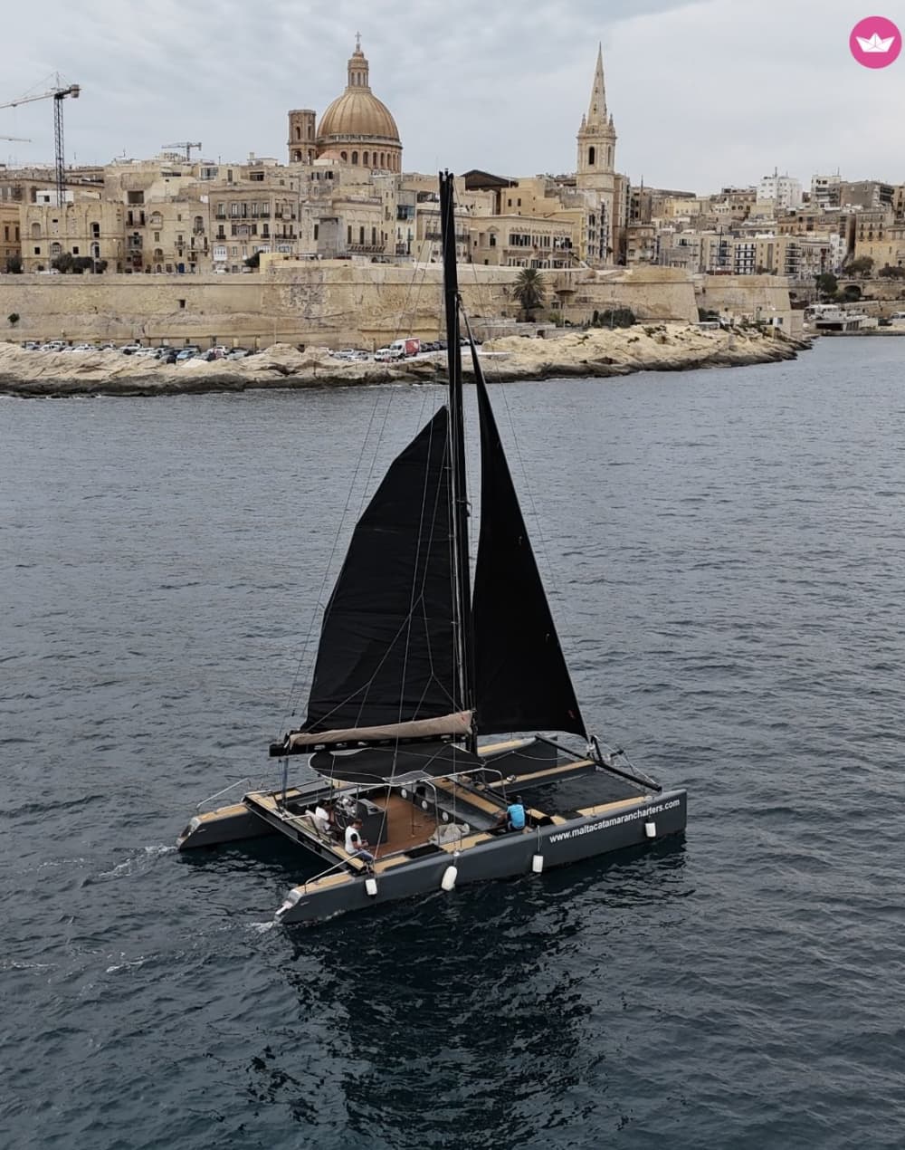 Ekskluzywne wrażenia z rejsu katamaranem: świętuj swoją wyjątkową okazję na morzu