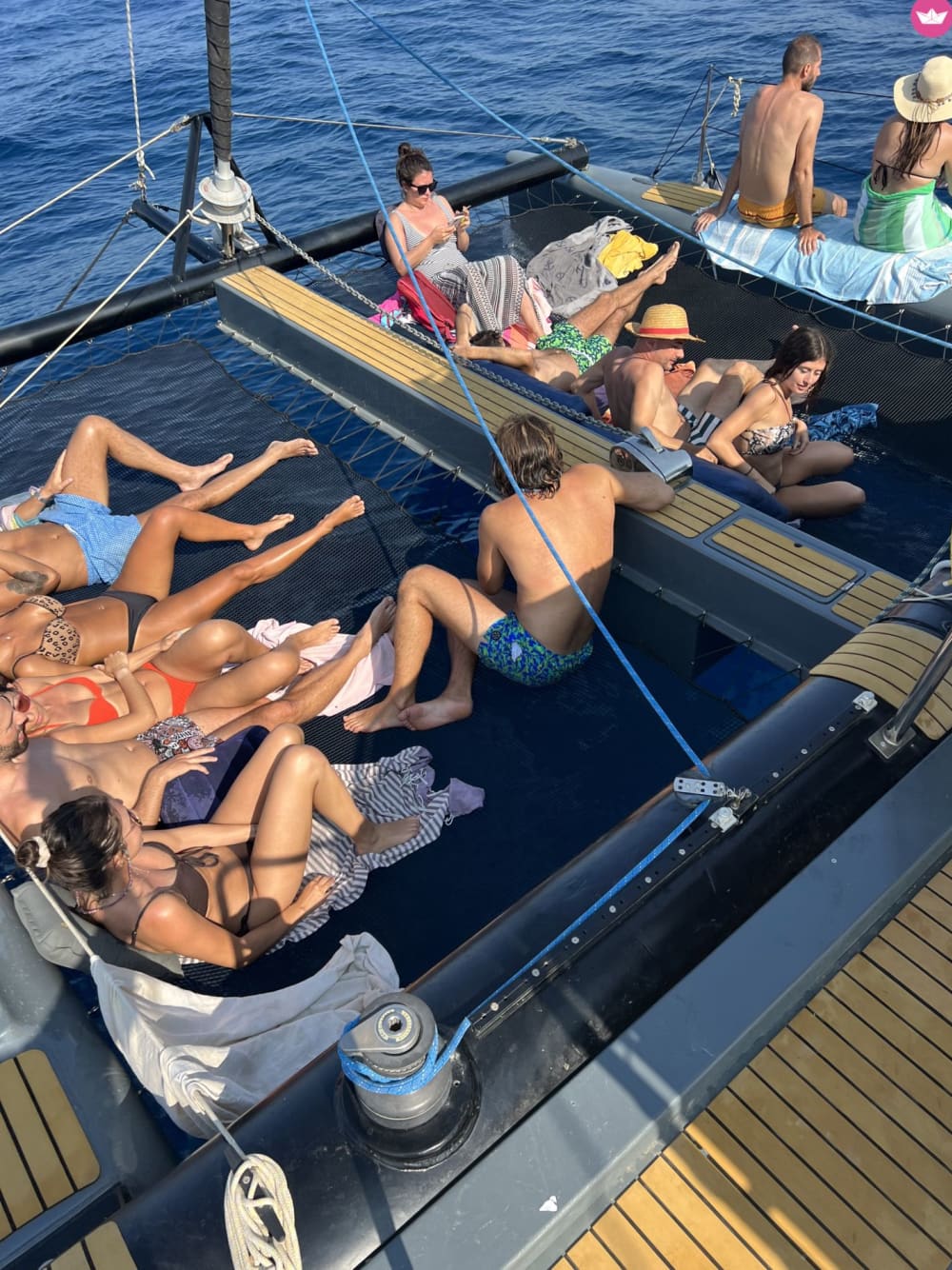 Ekskluzywne wrażenia z rejsu katamaranem: świętuj swoją wyjątkową okazję na morzu