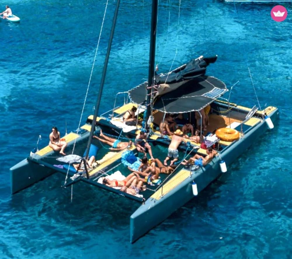 Ekskluzywne wrażenia z rejsu katamaranem: świętuj swoją wyjątkową okazję na morzu