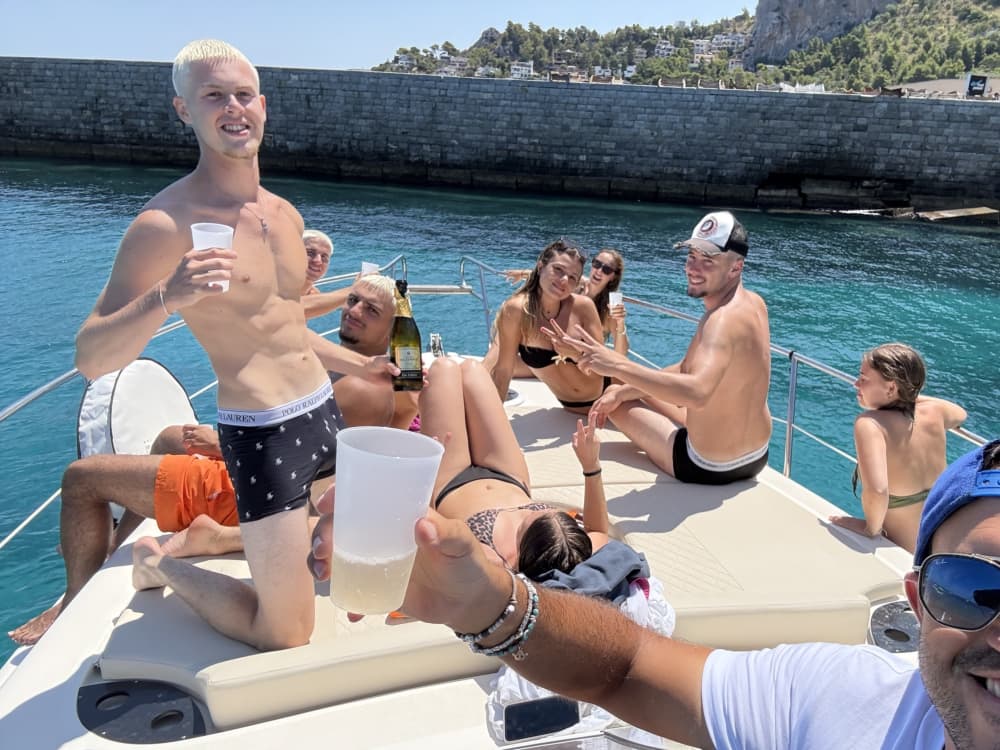 Ontdek Palermo tijdens een 7-uur durende boottocht op een motorboot.