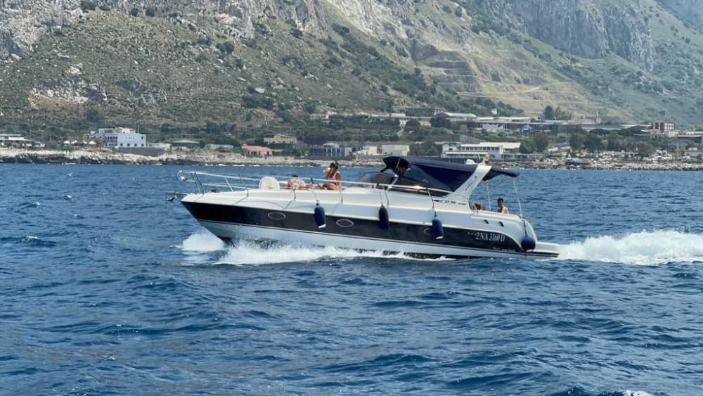 Ontdek Palermo tijdens een 7-uur durende boottocht op een motorboot.