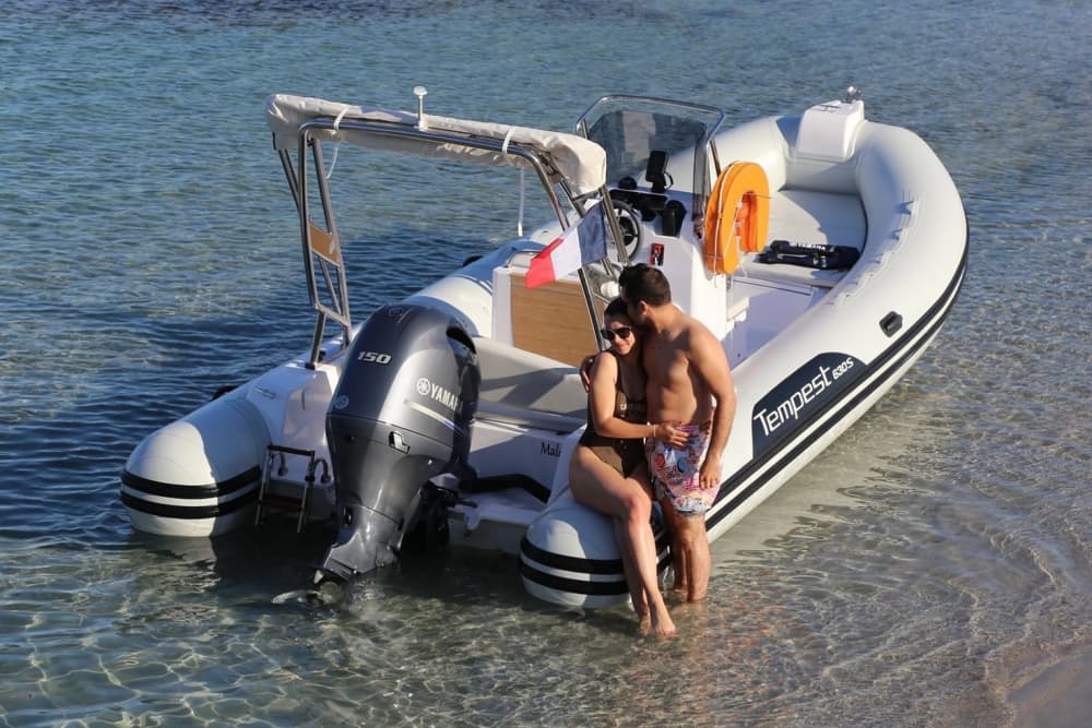 Odkryj Algajolę podczas całodniowej wycieczki łodzią motorową