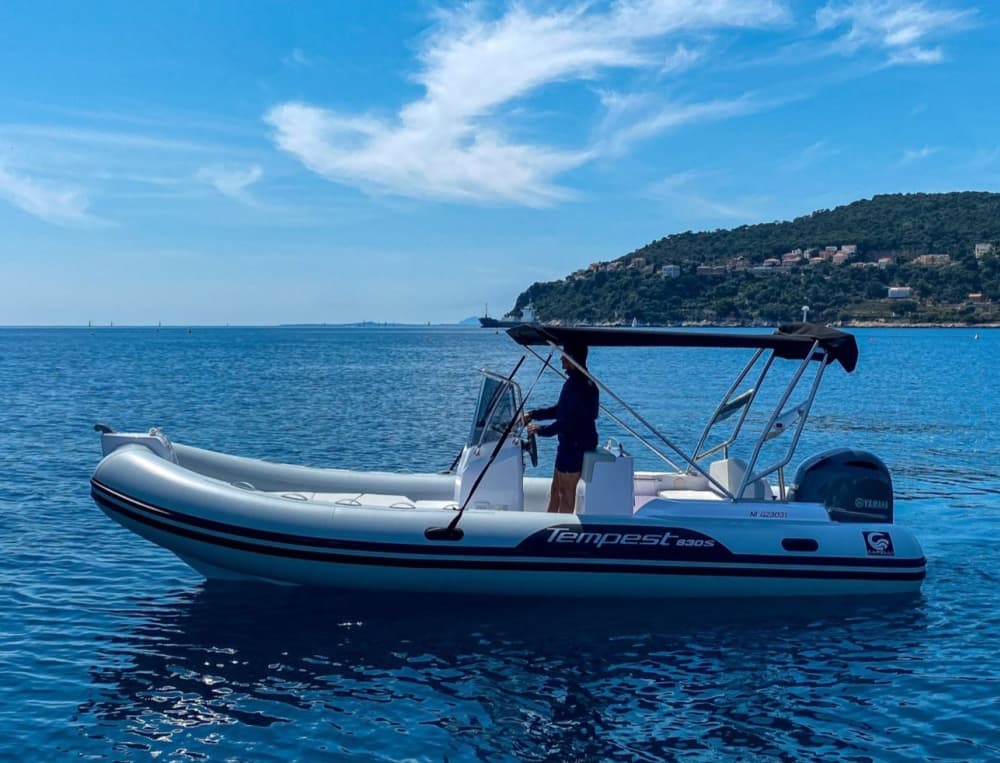 Odkryj Algajolę podczas całodniowej wycieczki łodzią motorową