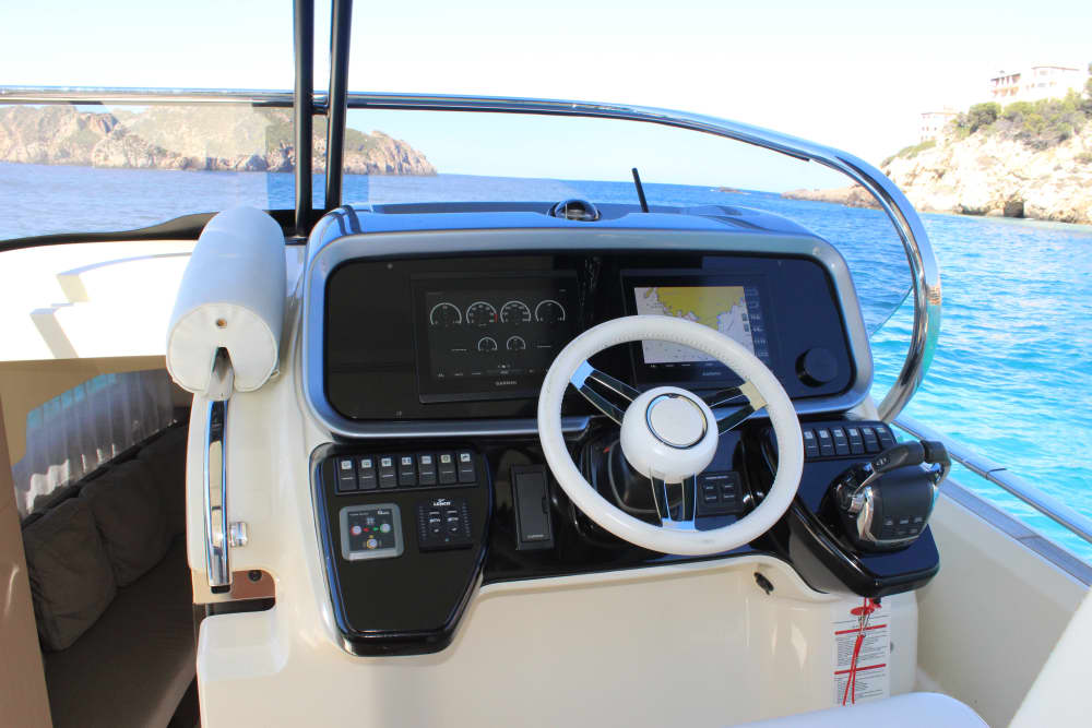 Découvrez les criques cachées de Port Adriano