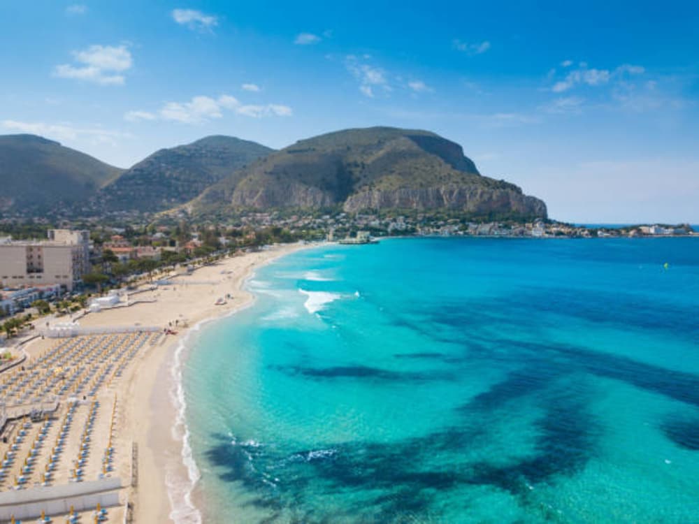 Fuga di mezza giornata - I segreti della costa siciliana: Mondello e le grotte nascoste