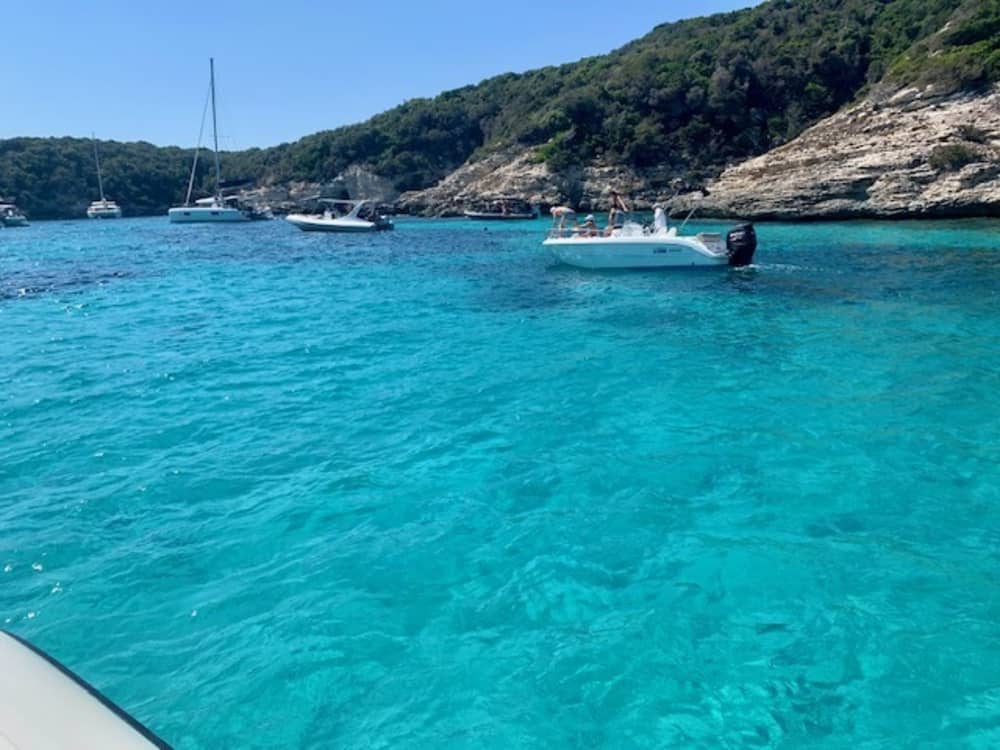 Einfacher Kurzurlaub in Porto-Vecchio: Eine 3-stündige 45-minütige Bootsfahrt mit einem Motorboot