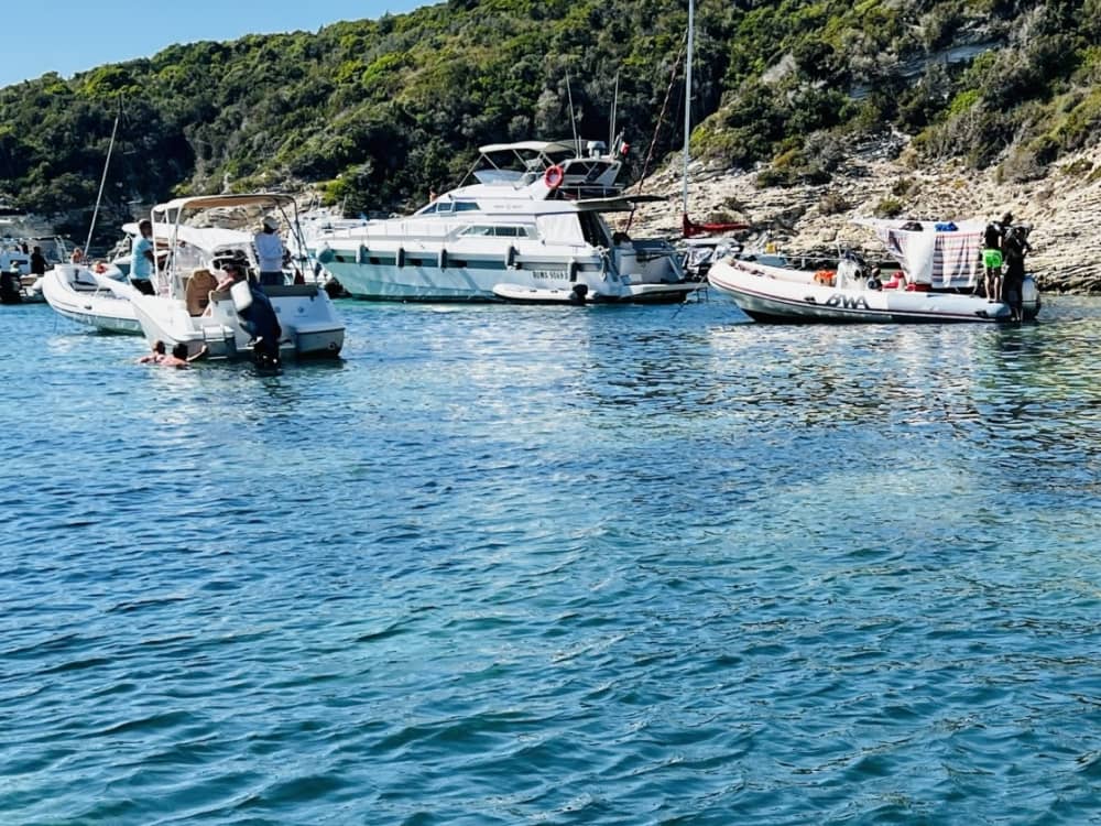 Einfacher Kurzurlaub in Porto-Vecchio: Eine 3-stündige 45-minütige Bootsfahrt mit einem Motorboot