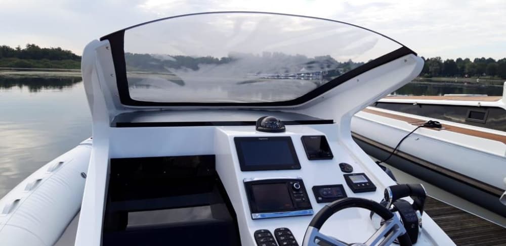 Ihr Tag in Marina di Carrara: Mieten Sie ein Motorboot für 9 Stunden Entdeckungstour