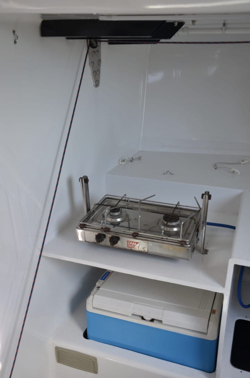 Goditi una giornata in mare a Marina di Pisa a bordo di una barca a vela.