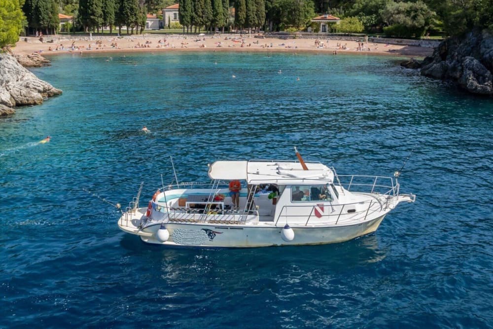 Исследуйте прибрежные сокровища Будвы: полудневный тур на Свети-Стефан, пляж Яз и многое другое