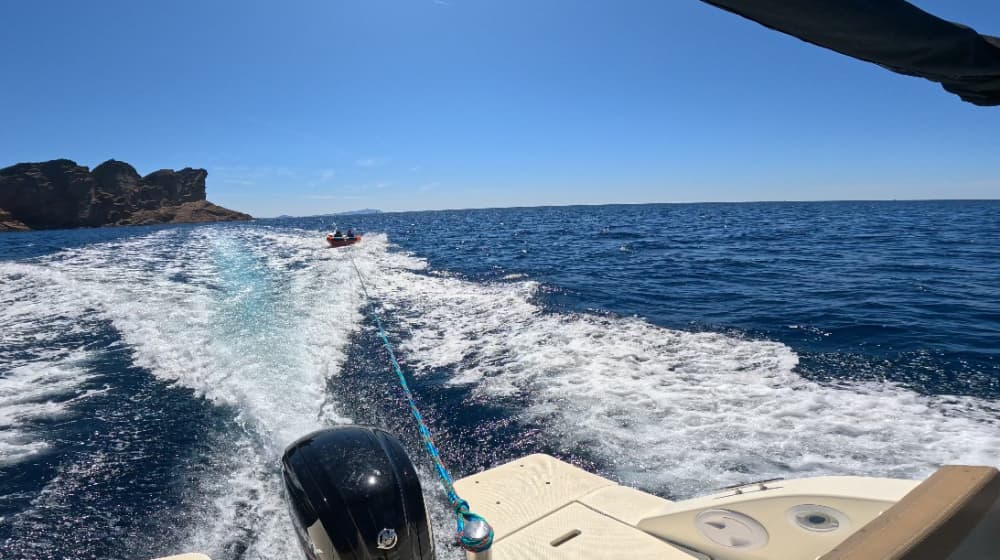 Entspannen Sie sich 3 Stunden und 45 Minuten lang auf einem Motorboot in La Ciotat.