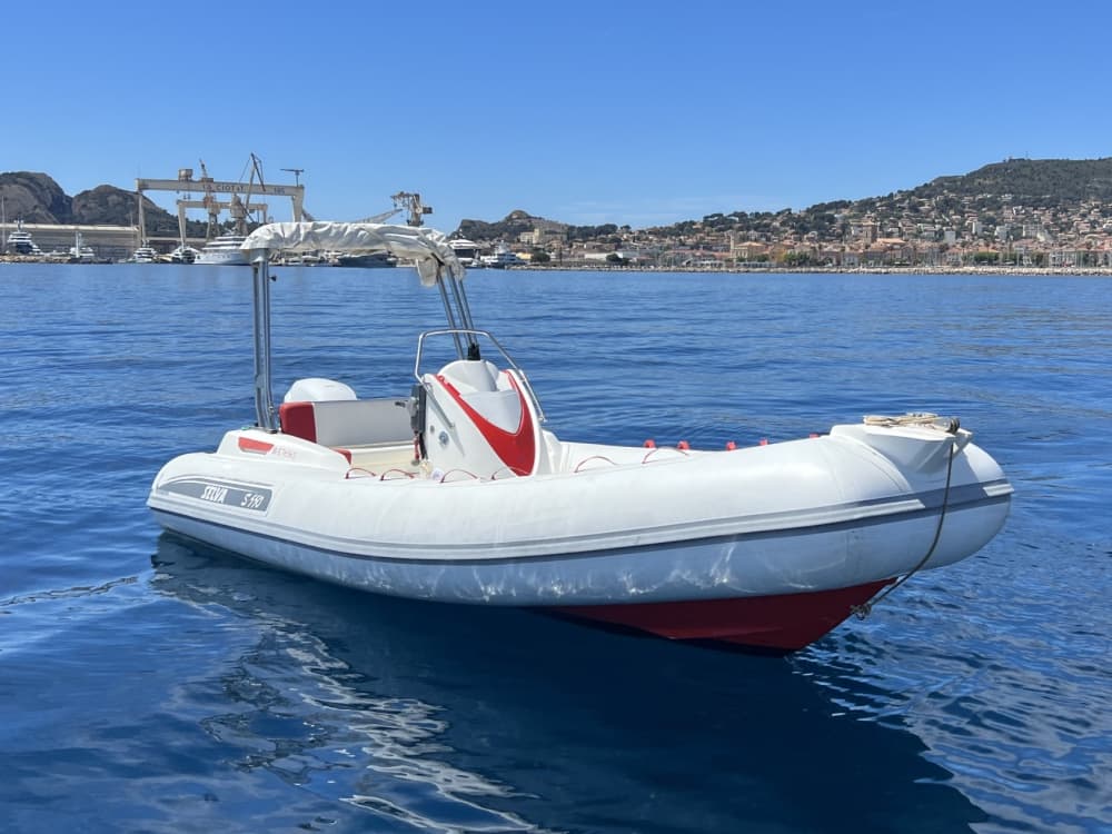 Um dia inteiro de magia em La Ciotat a bordo de uma lancha.