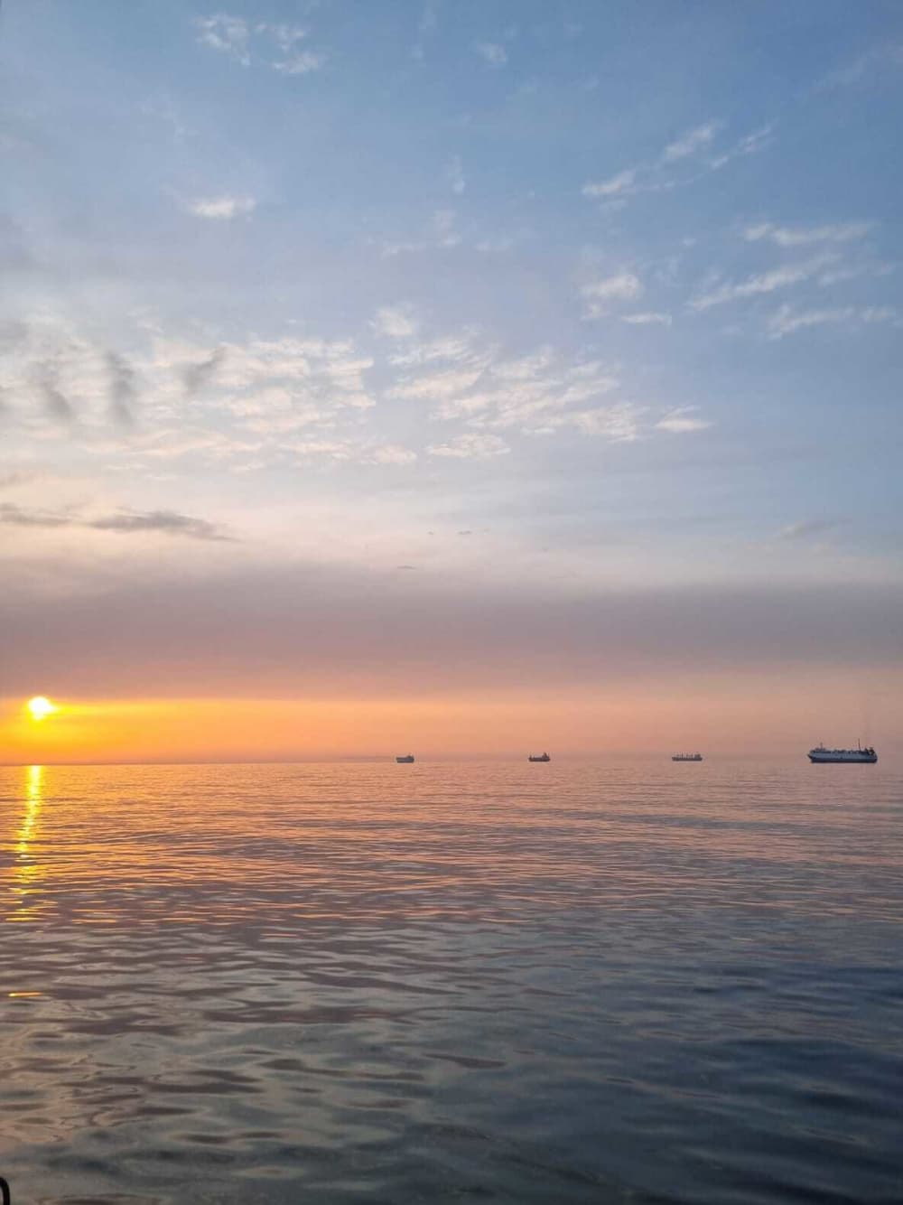 Esplora Ibiza e goditi un'intera giornata di navigazione su una barca a vela.