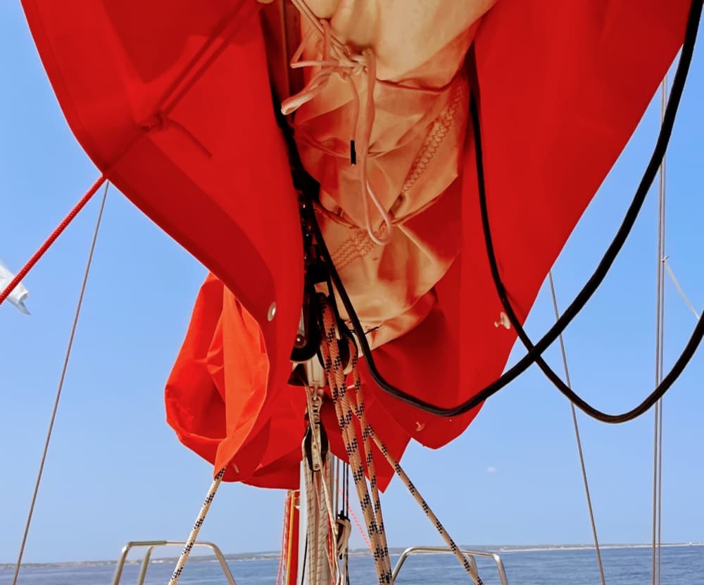 Esplora Ibiza e goditi un'intera giornata di navigazione su una barca a vela.